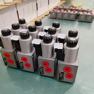 6 Way 2 ポジション 6 オイルポートとDT04-2Pコネクタバルブマニフォールドを持つ水力電磁弁